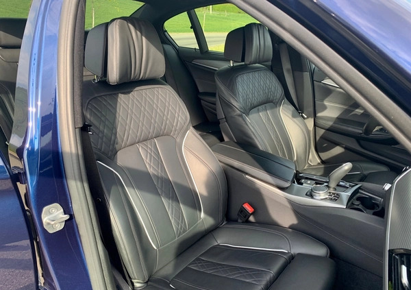 BMW Seria 5 cena 243000 przebieg: 69913, rok produkcji 2019 z Kraków małe 106